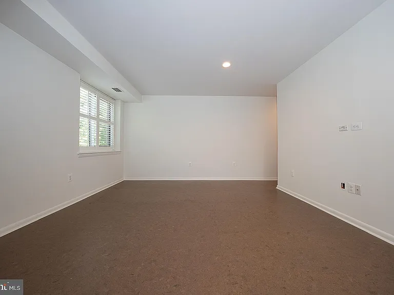1640 Oakwood Dr #W-216 — Photo 24