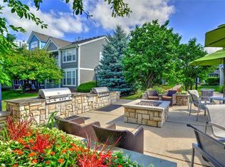 1485 Summerfield Dr APT 06, Aurora, IL 60504