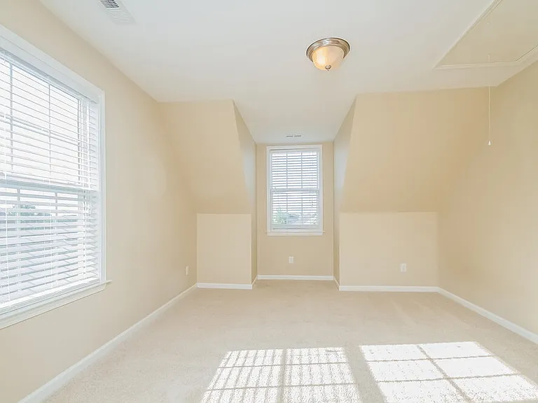1014 Persimmon Dr — Photo 12
