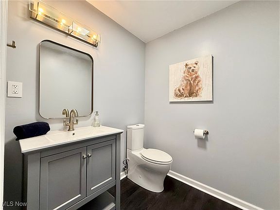 5th image of 10 Ashwood Dr