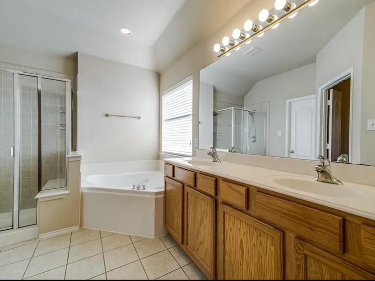 516 Hawken Dr — Photo 17