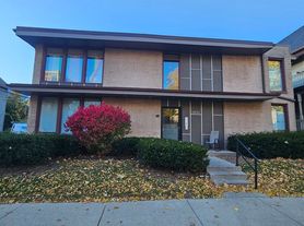 1851 N Oakland Ave (18 Unit)