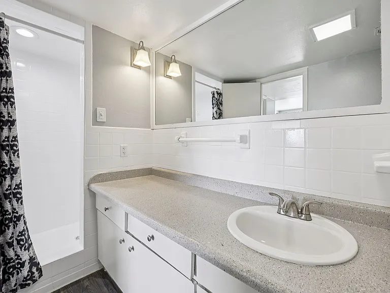 Premier Gardens Apartments — Photo 6