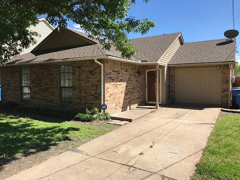 7408 Catamaran Dr — Photo 2