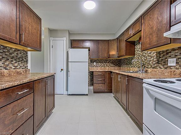 4th image of 120 Ralgreen Cres