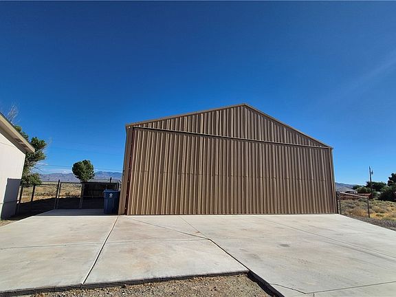 2nd image of 819 Skyhawk Ave