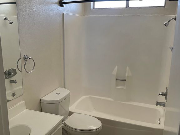 3rd image of 15507 Vanowen St #19