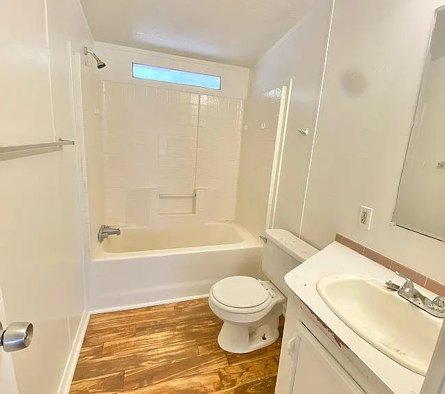 712 S Vaughn Ave #3R — Photo 12