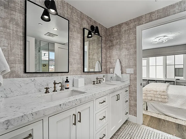 2037 E Ocean Blvd — Photo 16