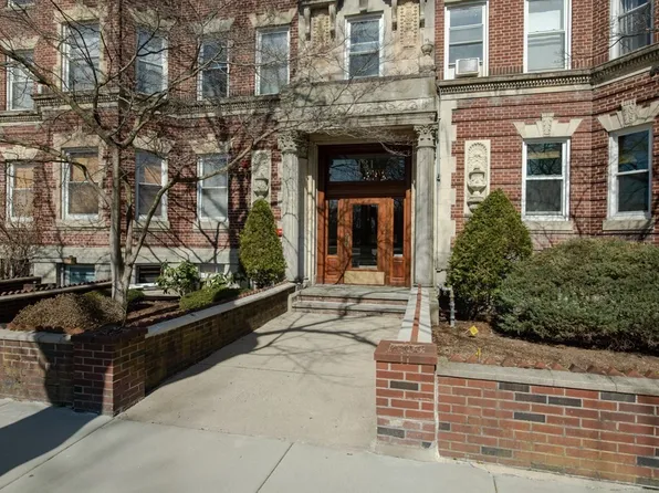 131 Park Dr APT 3, Boston, MA 02215