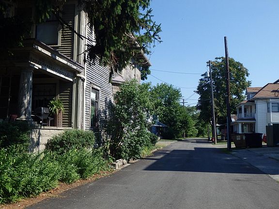 5th image of 137 Dewolfe Ct