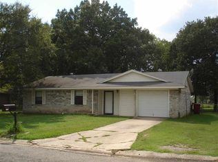 365 Town East Dr, Paris, TX 75462