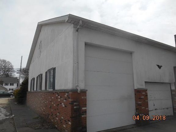 3rd image of 209 S Lake St