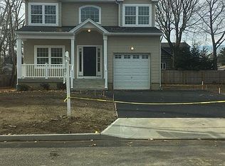 201 Myrtle Ave, West Islip, NY 11795