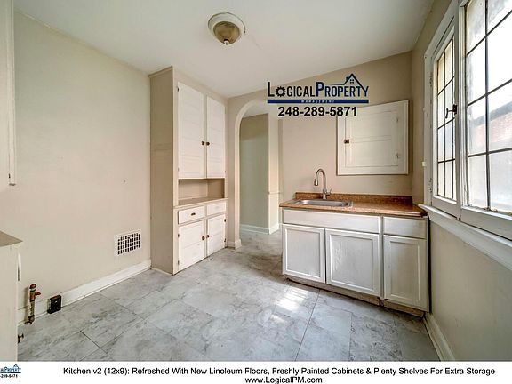 4th image of 4336 W Buena Vista St