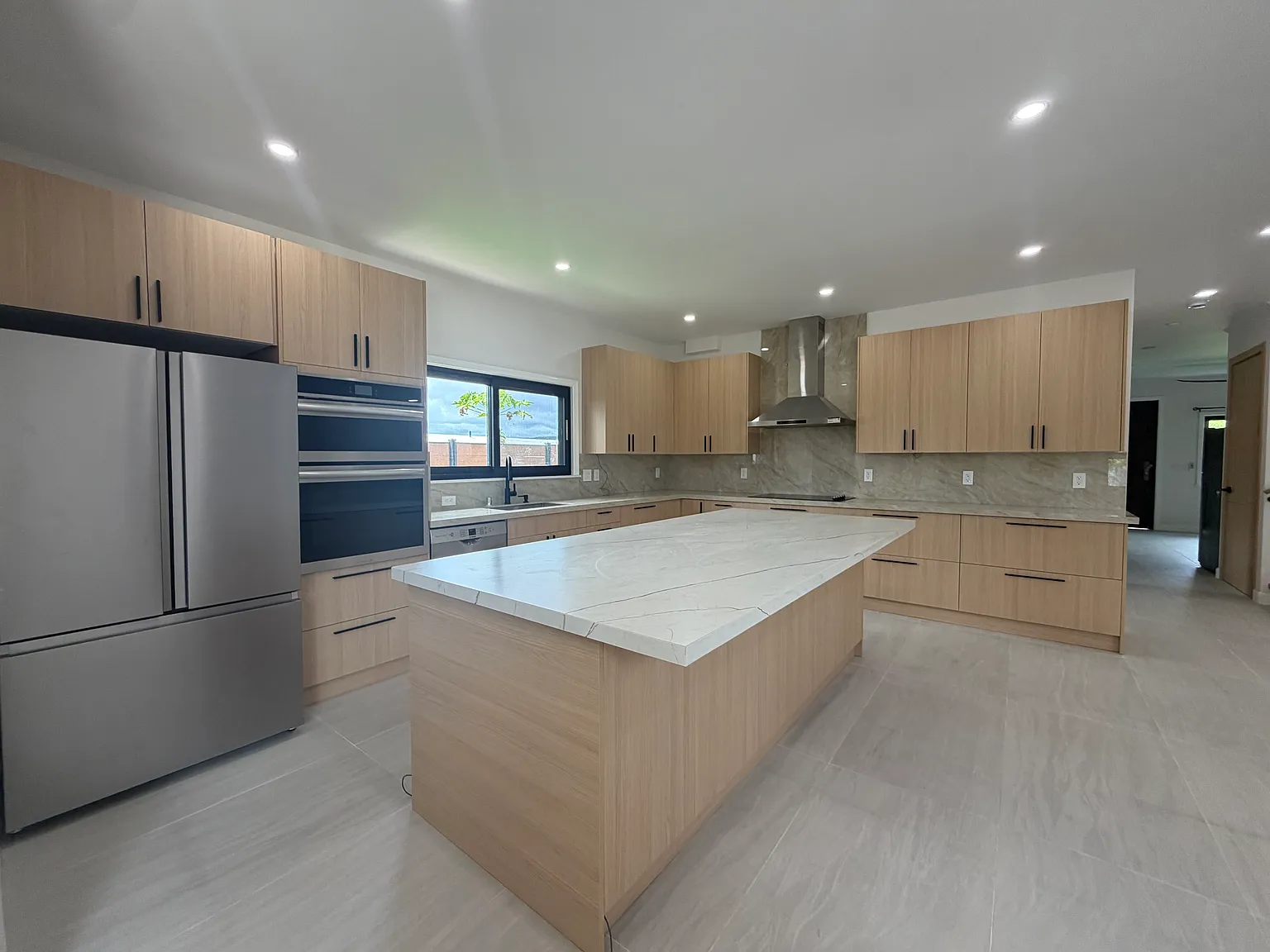 3 bed, 1900 sqft, $5,800 — Photo 3
