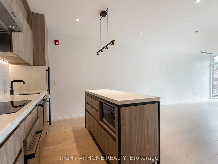 778 Queen St E #206 — Photo 7