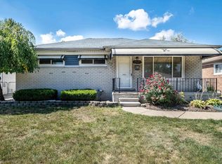 25095 Arlington St, Roseville, MI 48066