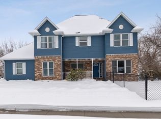 811 Stanwood Dr, Cedar Falls, IA 50613