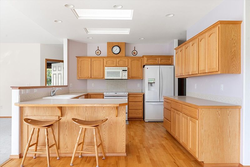 5th image of 1325 SW Xavier Drive