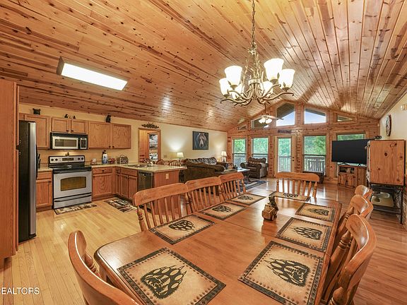 3rd image of 1029 Shadow Ridge Dr