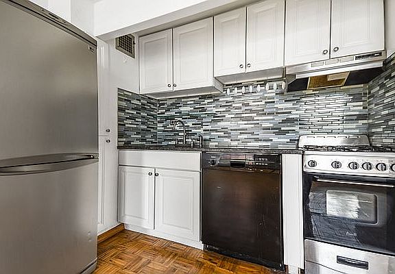 3rd image of 350 E 62nd St APT 4O