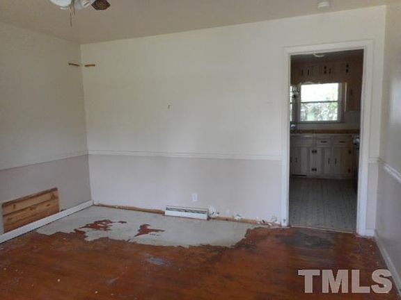 3rd image of 3427 Surry Ln
