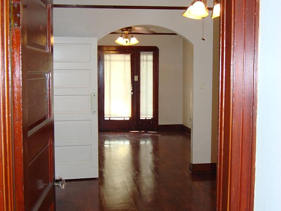 2nd image of 2216 Constance St