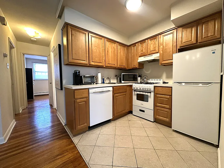 570 N 23rd St — Photo 34