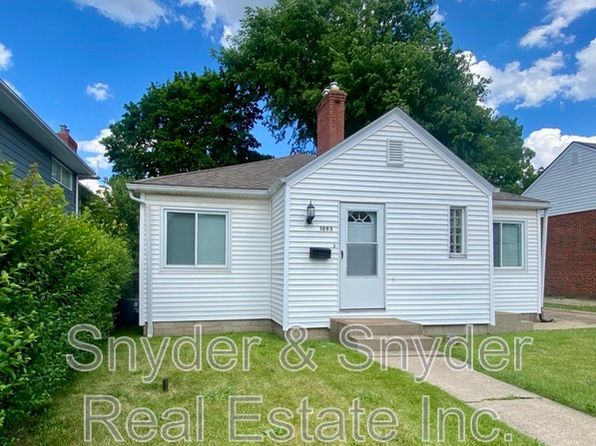 1093 N Main St