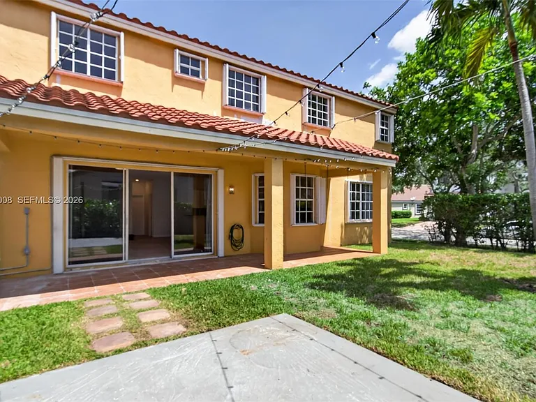498 Cambridge Ln — Photo 43