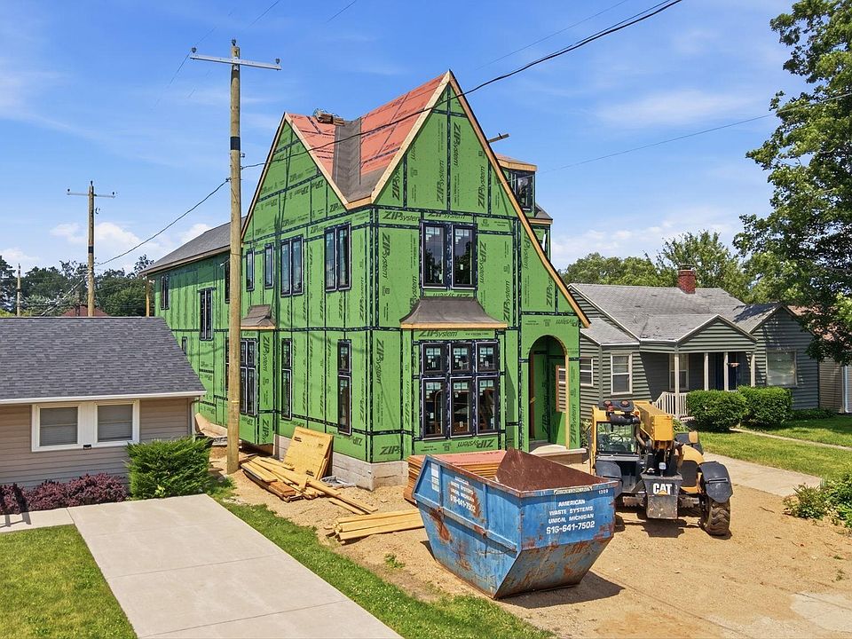 1st image of 615 Napoleon St