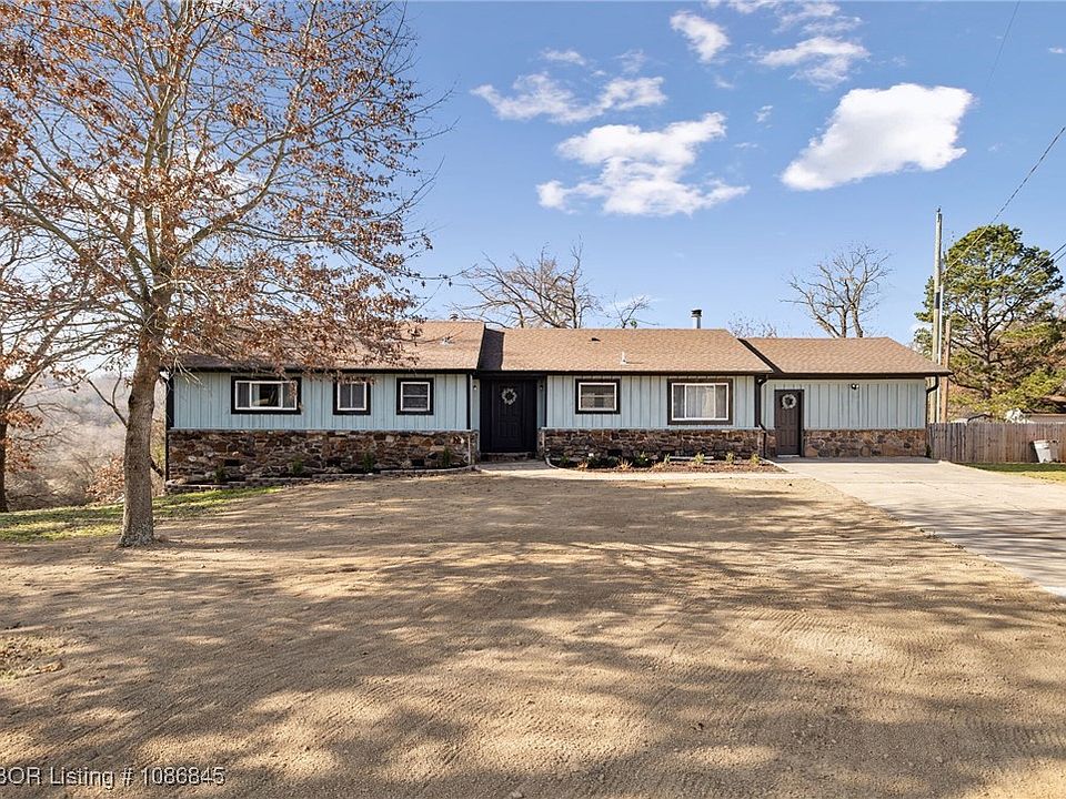 1st image of 309 W Fresno Cir