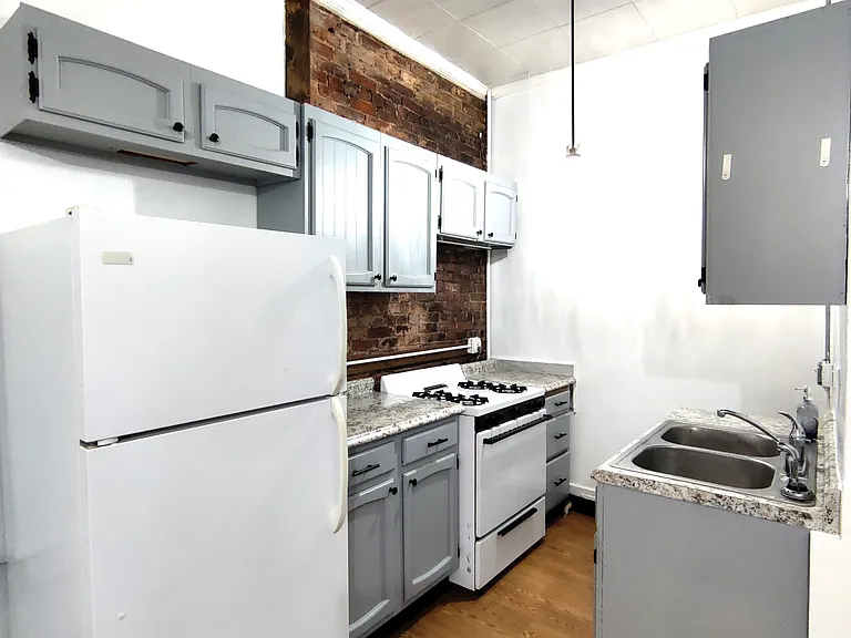 5-7 Nine N Main St #2 — Photo 5