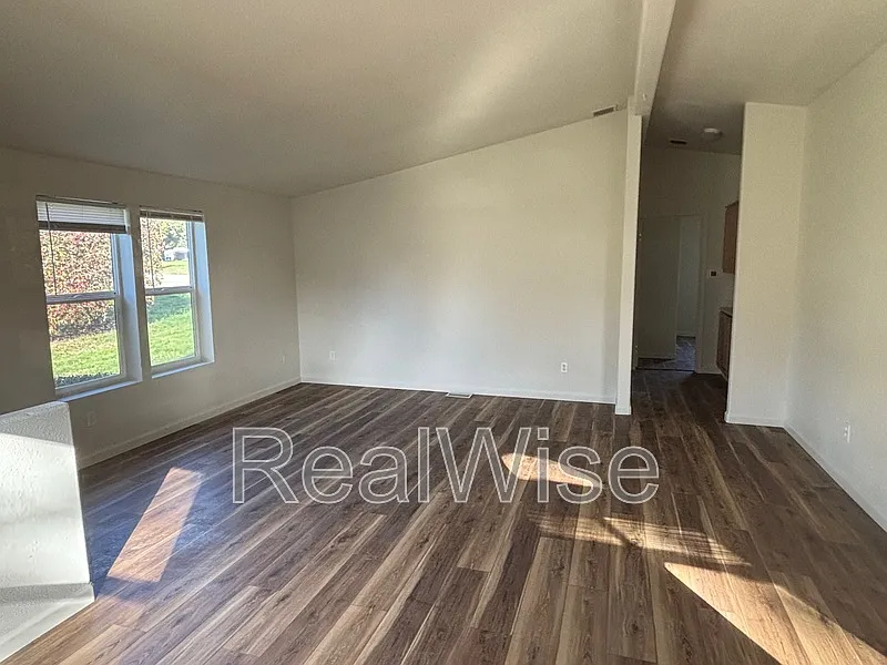 2 bed, 2.0 bath, 1080 sqft, $1,400 — Photo 3