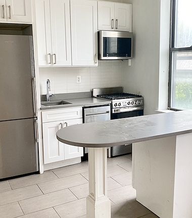 5th image of 36 Saint Marks Pl APT 10