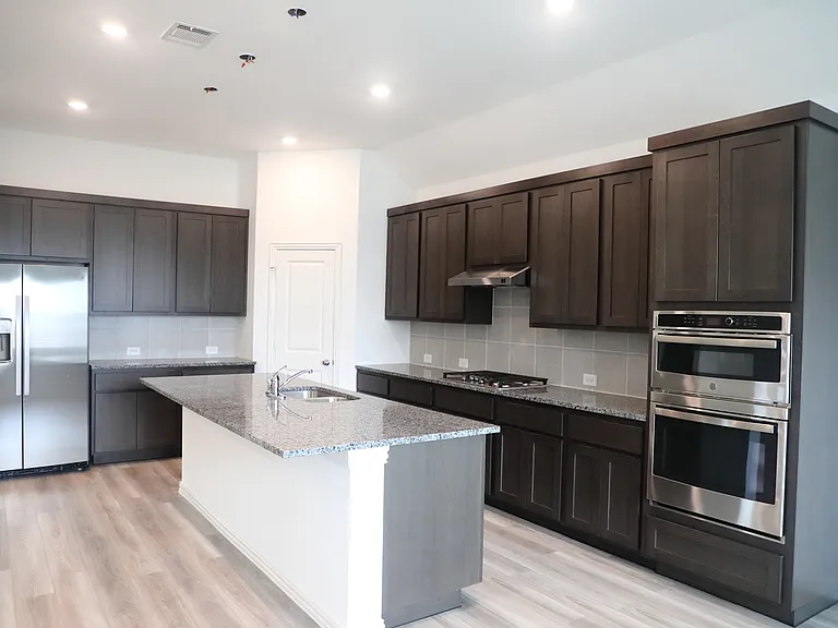 1618 Glacier Dr — Photo 6