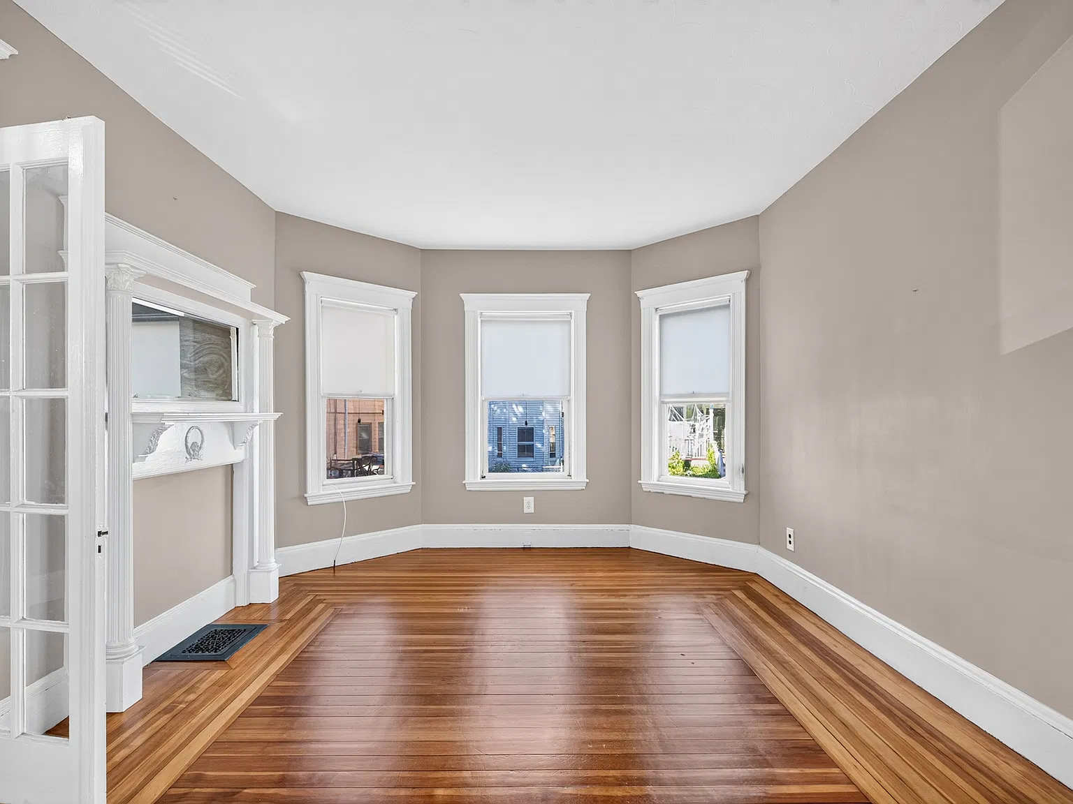 3 bed, 1300 sqft, $3,400 — Photo 1