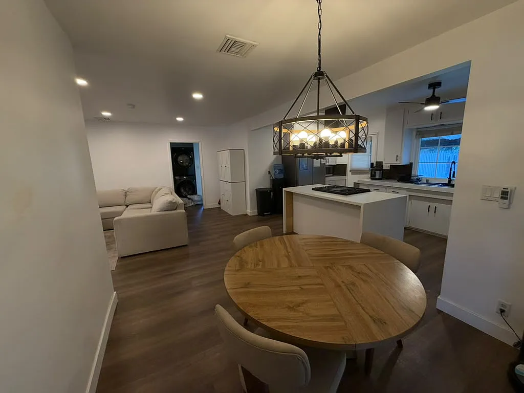 2 bed, 1200 sqft, $4,200 — Photo 1