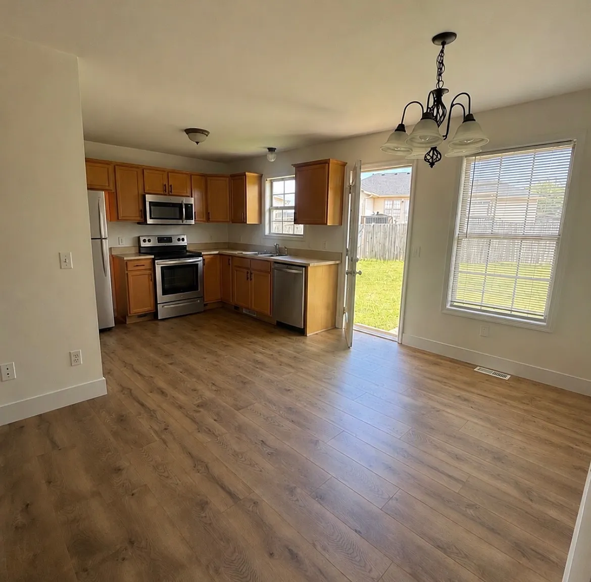 4 bed, 1335 sqft, $1,800 — Photo 3