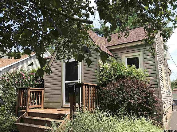 3rd image of 11 Marlborough Ct