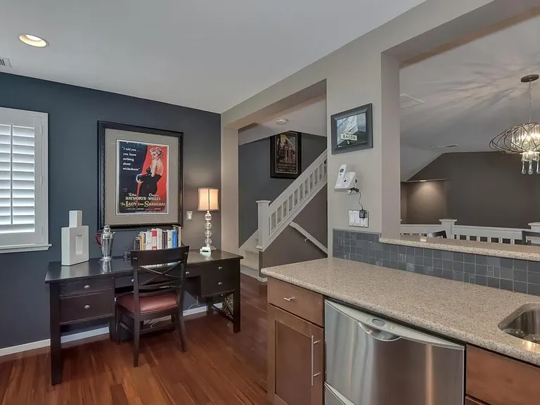 1257 Fairweather Lake Cmn — Photo 3