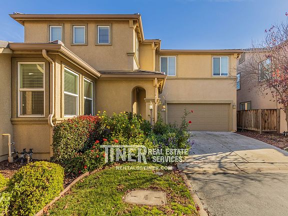 2nd image of 14 Crystal Coast Pl