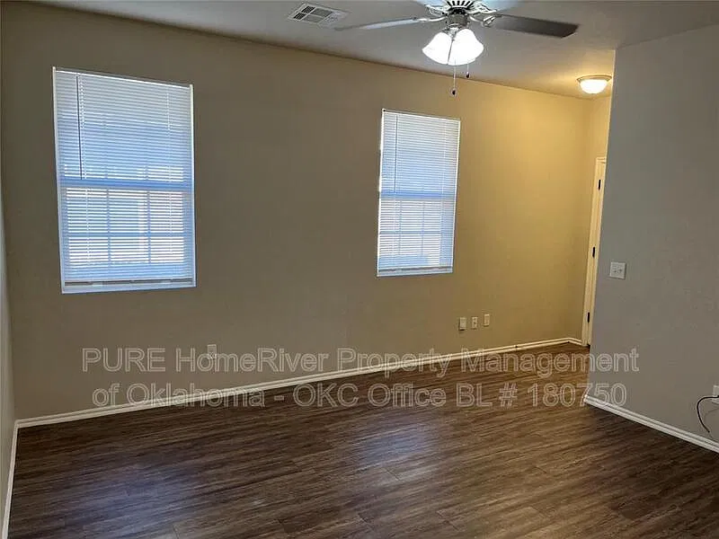 3 bed, 2.0 bath, 1205 sqft, $1,425 — Photo 3