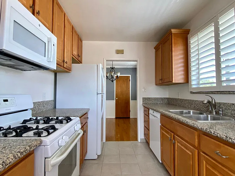 8674 Chalmers Dr — Photo 5