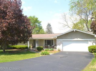 9558 Carol Ct, White Lake, MI