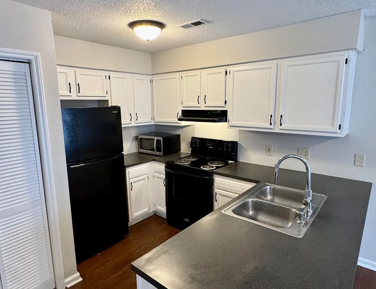 1 bed, 1.0 bath, $900 — Photo 4