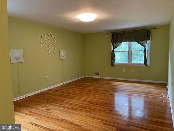 5th image of 37 Van Wyck Dr