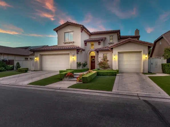 561 W Derbyshire Ln, Clovis, CA 93619
