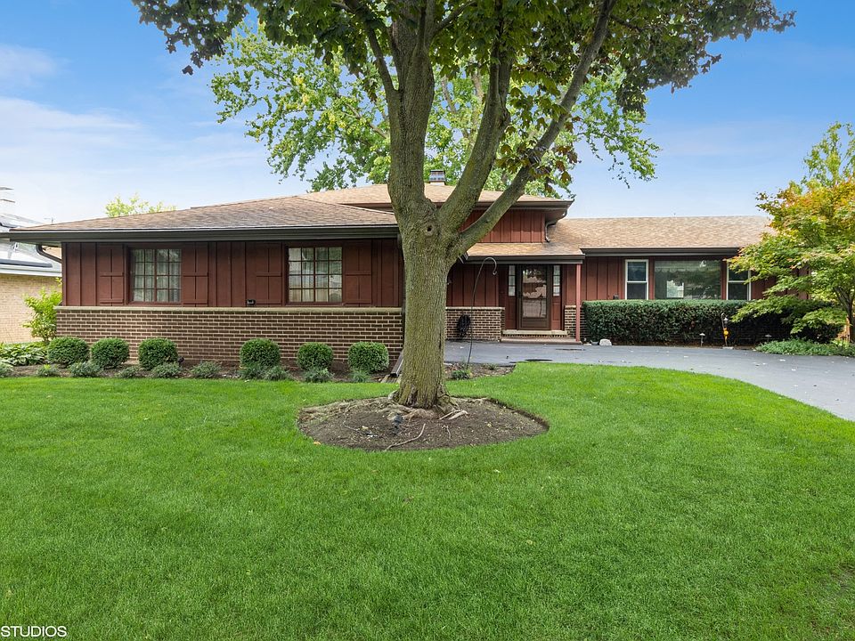 1st image of 922 E Holly Way